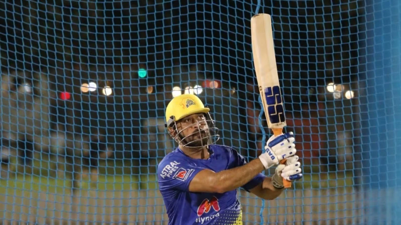 MS Dhoni hits big sixes in Chennai Super Kings practice ahead of IPL 2023. Dhoni-Dhonis slogan echoed in the stadium